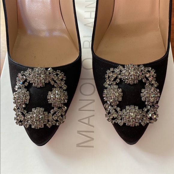 Manolo Blahnik
Hangisi 115mm Satin Crystal-Toe Pump- NEVER Worn! - Picture 4 of 5